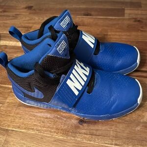 Nike Boys‎ Shoes Nike Team Hustle D 8 Blue-Black/White Size 3y